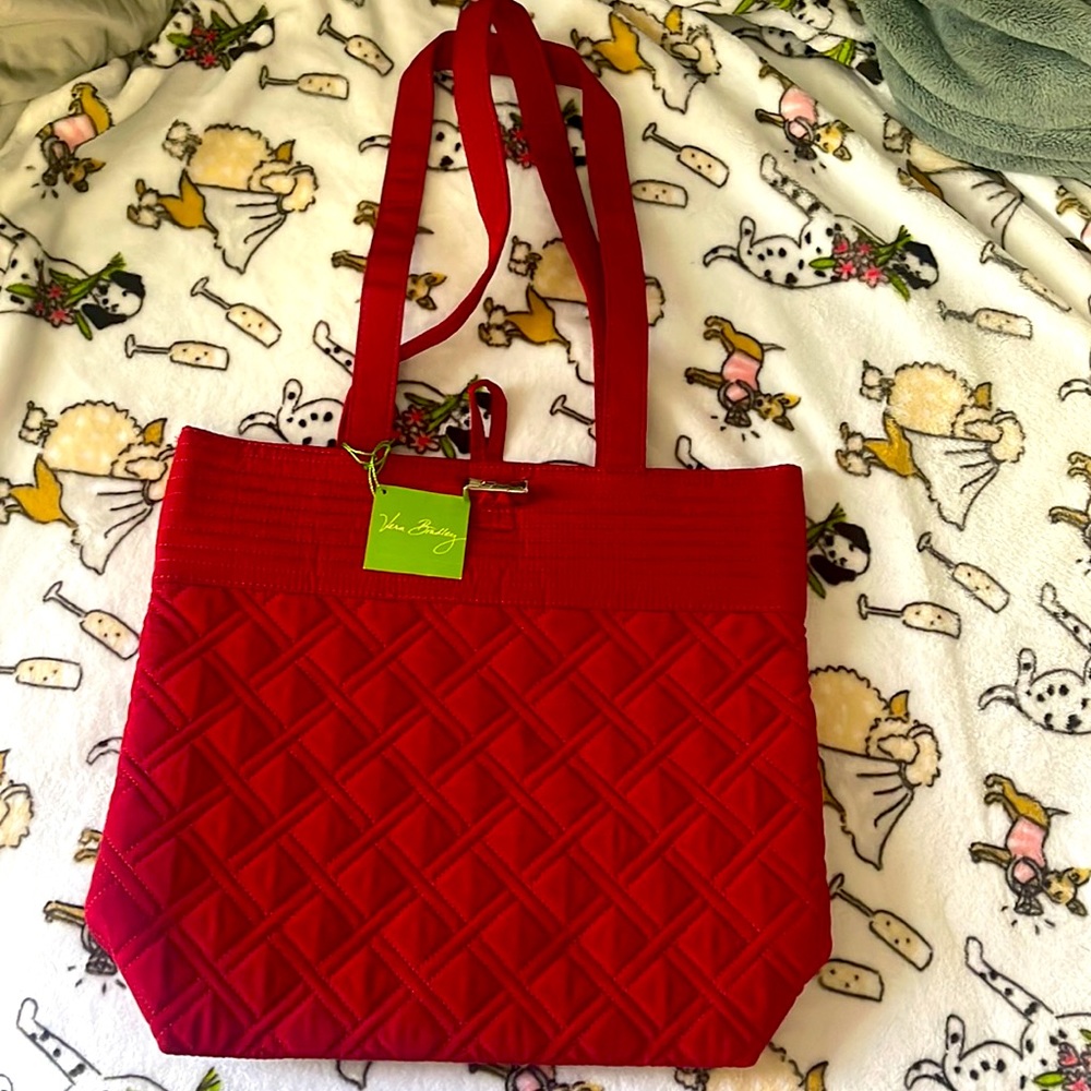 Red Vera Bradley quilted purse!!♥️